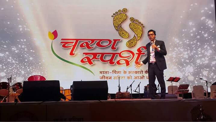 Rahul Kapoor in Charan Sparsh Surat Event